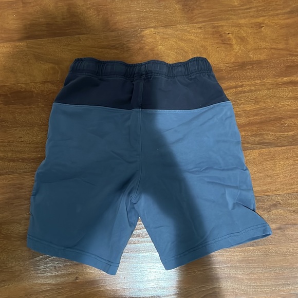 Tommy Bahama Kids Shorts 10/12 - Picture 4 of 4